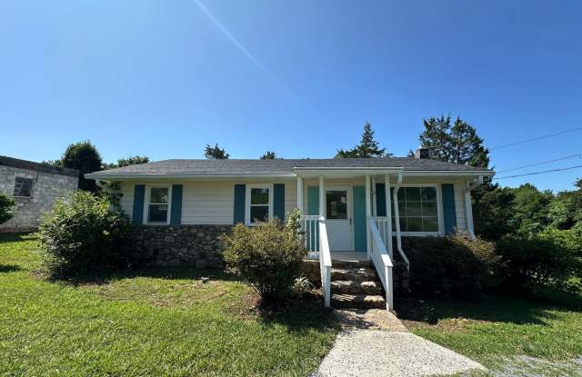 Spacious house in Brookville school district. Lawn care included! photos photos
