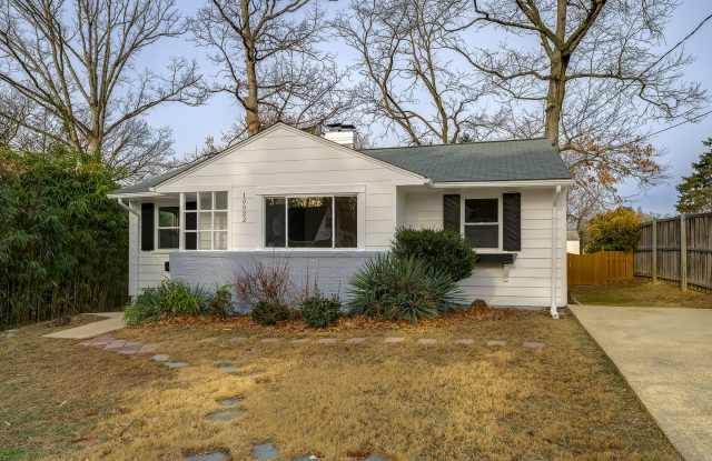 Charming 3BR Home with Fenced Backyard  Patio in Silver Spring photos photos