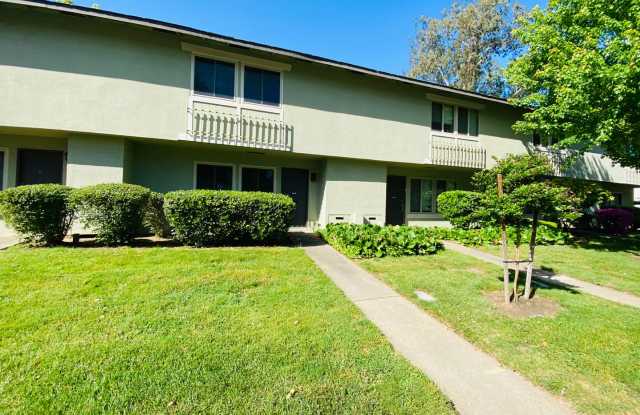 Delightful La Riviera Townhome Gallery 1