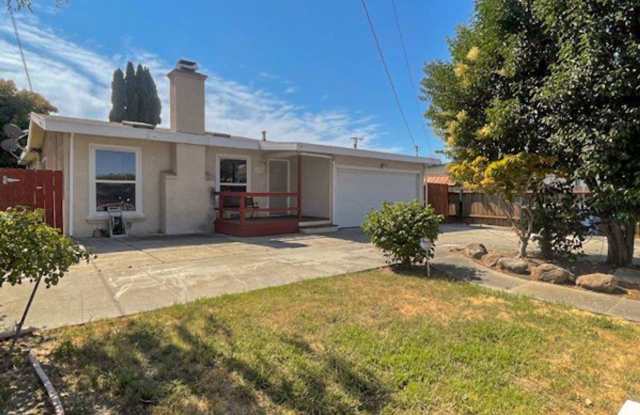 3 Bed 2 Bath Home in Newark with Large Backyard! Small Pets Welcomed! photos photos