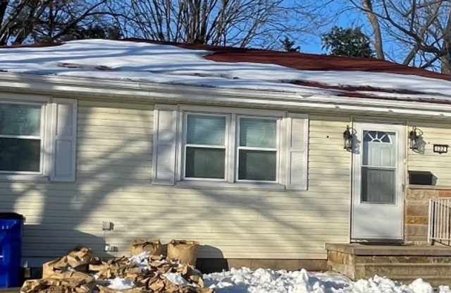 Northland Heights Ranch - 122 Nevada Drive, Decatur, IL 62526