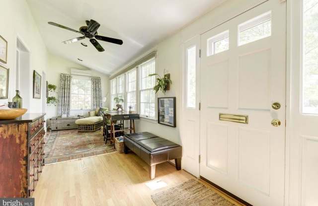 2809 MCKINLEY PL NW Gallery 3