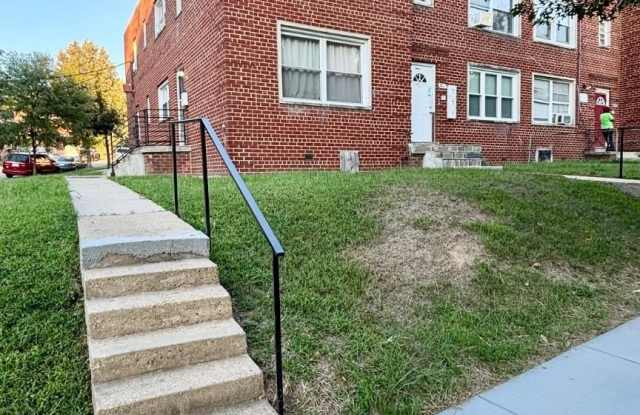400 CHAPLIN Street SE Gallery 2