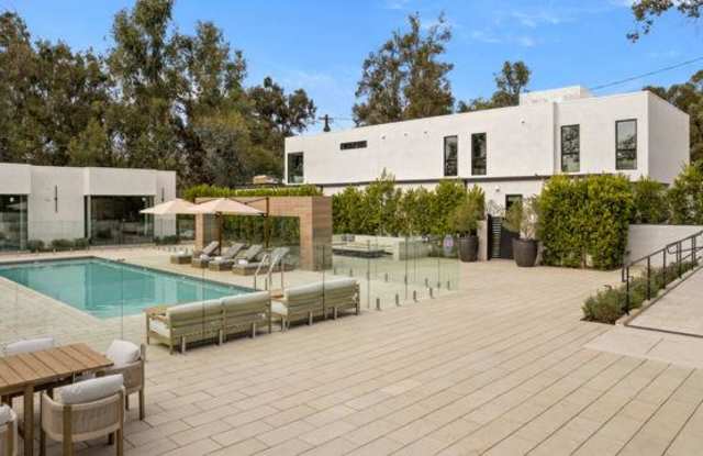 505 South Barrington Avenue photos photos