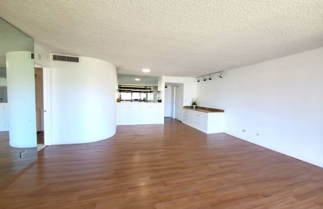 1 bed, 1bath, 1 parking in Great Location! - 581 Kamoku Street, Honolulu, HI 96826