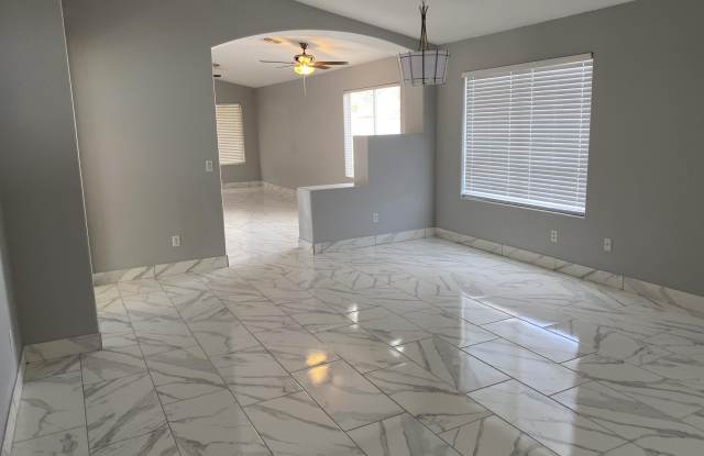 8022 W SALTER Drive Gallery 4