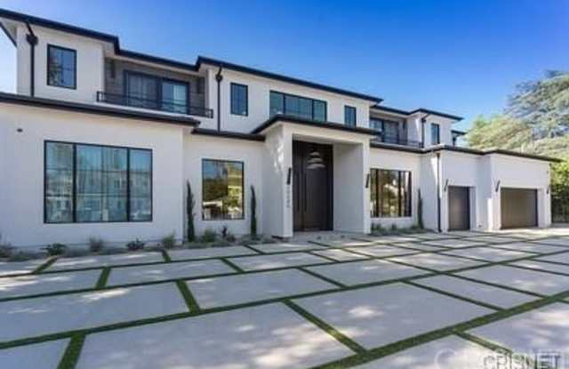 19345 Collier Street Gallery 3