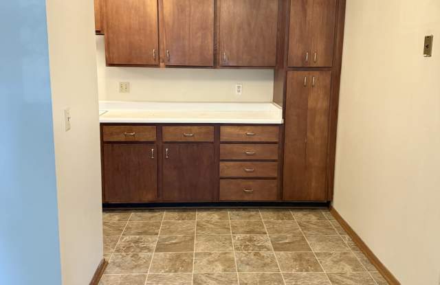 2080 Allen Boulevard - 5 photos photos