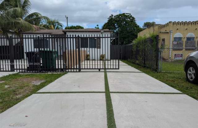 911 Sharar Ave photos photos