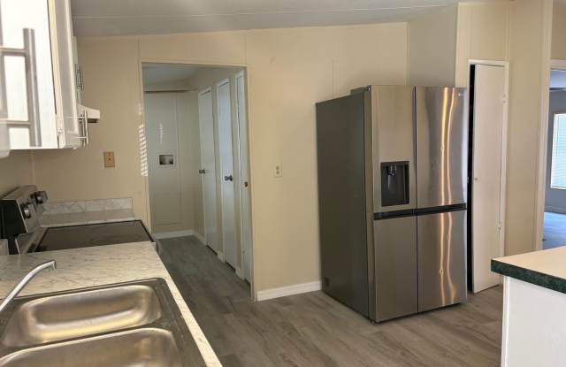 4bath/2bath Mobile Home in Bay Hills Community only $1650/month Ready now! Gallery 4