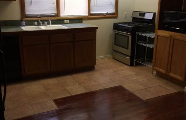 *RESERVE FOR SUMMER 2027* 5 Bedroom 3 Bath Chico Charmer Gallery 4