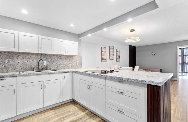 400 Leslie Dr photos photos