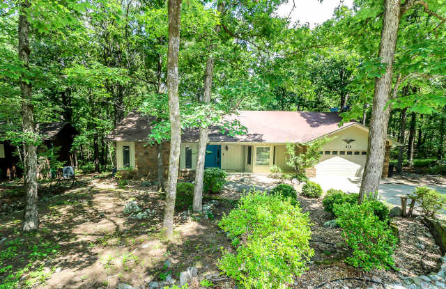 Beautiful 3 bedroom, 3 bath, mother-in-law sweet with full kitchen in lower level. photos photos