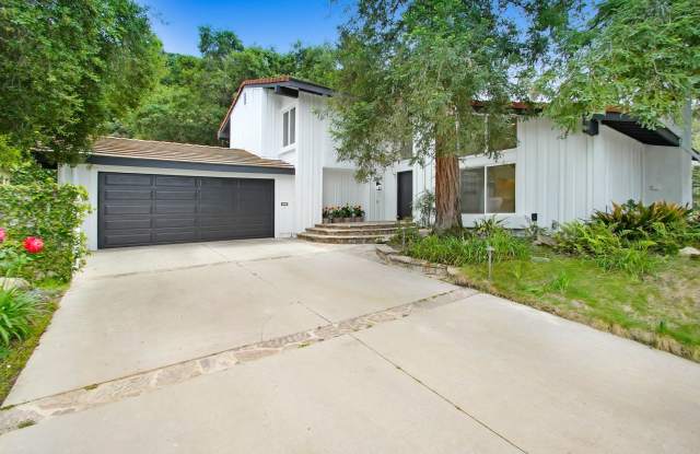 Rent this Beautiful 5 BEDROOM HOME NOW! photos photos