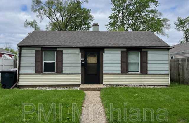 1527 E Fox St photos photos