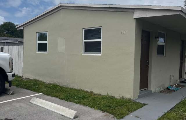 5521 SW 34th Street unit: 2 photos photos