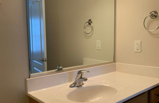 2 Bedroom 2 Bath Townhouse Gallery 3