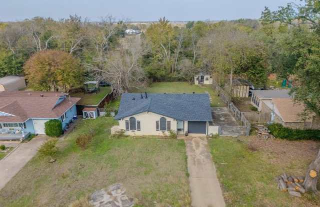 203 Leighton Drive - 203 Leighton Drive, Terrell, TX 75160