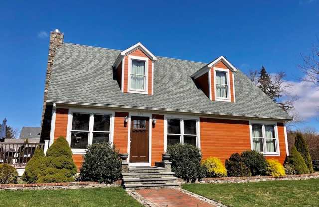 671 Aquidneck Avenue Gallery 2
