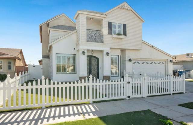 Spacious 5-Bedroom Home with Pool – Perfect for Summer Living! photos photos