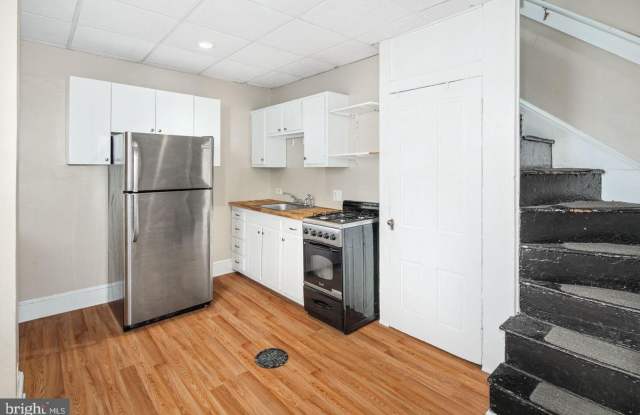 Charming 2 Bedroom Townhome in Fishtown | Private Yard & Modern Updates photos photos