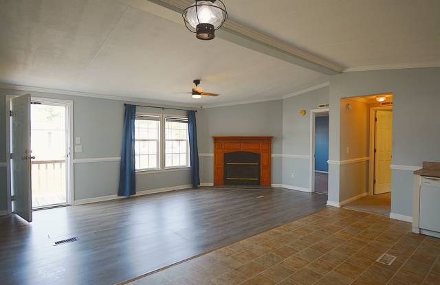 3 Bedroom/ 2 Bathroom Available in Surf City!!! Gallery 4