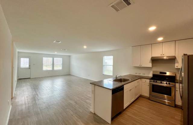 Brand New 3/2 in Voss Farms Gallery 3