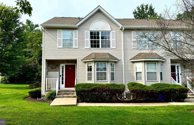 7 JILL Court Gallery 1
