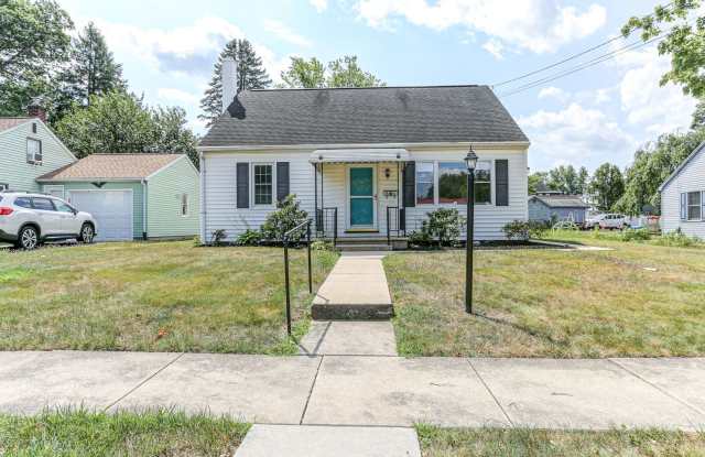 Charming 4 Bedroom Home in Elizabethtown Gallery 1