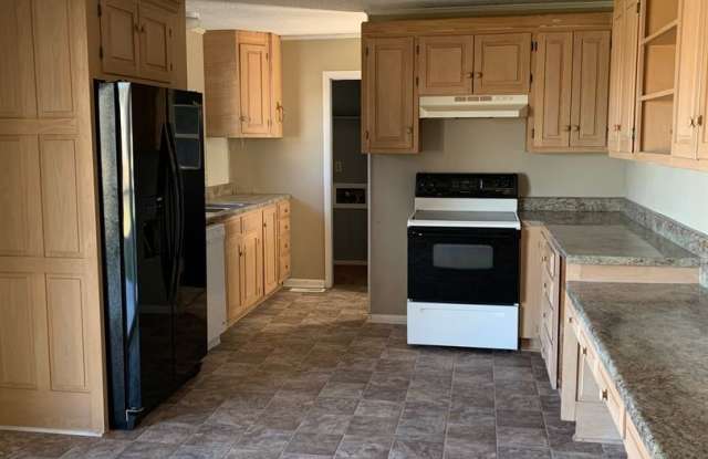 *MOVE IN SPECIAL* 1/2 OFF FIRST MONTHS RENT* 3 Bedroom 1.5 Bath House Gallery 4