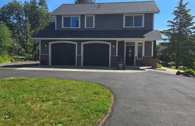 STATUS:AVAILABLE | R17 | $ 2995 photos photos