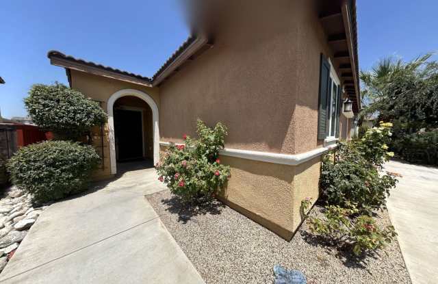 Price Reduction!! Gorgeous 3 Bedroom 2 Bathroom Home in Tournament Hills! Gallery 3