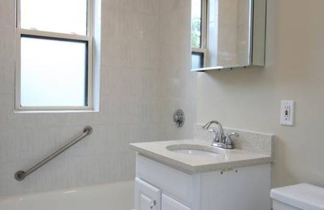 Nice, large 3 bed in the heart of Fenway! Gallery 3