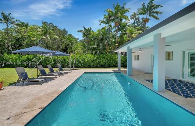 8015 SW 136th St photos photos