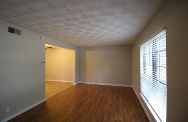 2403 Mark Dr Gallery 3