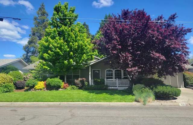 3 bed 2 bath Home for Rent in Grants Pass photos photos