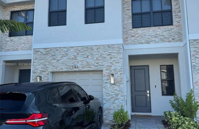 141 NE 13th Ter photos photos