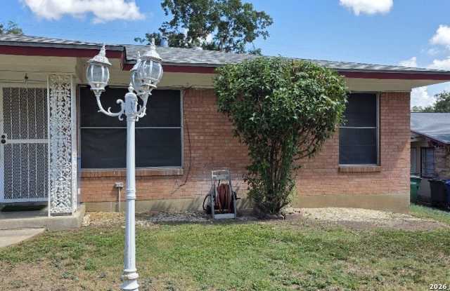 223 SUNNYLAND DR Gallery 3