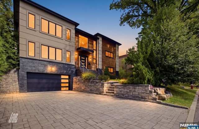 71 Dillingham Place Gallery 1