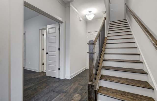 578 Broadview Place NE Gallery 4