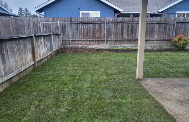 3 bed 2 bath Single Family Home for Rent in SW Grants Pass Gallery 4