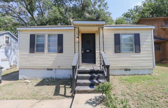 Charming 3 bedroom Home, Ready for Move-in! photos photos