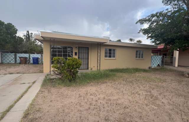 3 Bedroom home with 1 Bathroom and Large Back yard photos photos