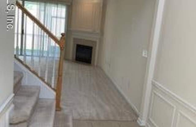 4004 LIONHEART DR Gallery 3