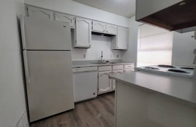 3 bed/1.5 Bath Near Lake Gallery 3