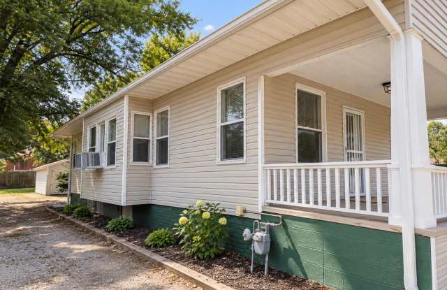 Cozy 2-Bedroom Home in Galesburg with Detached Garage! Gallery 3
