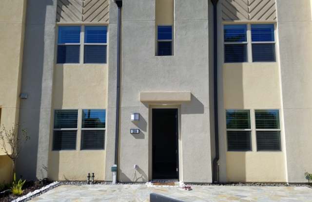 208 PARAMOUNT - 208 Paramount, Irvine, CA 92618
