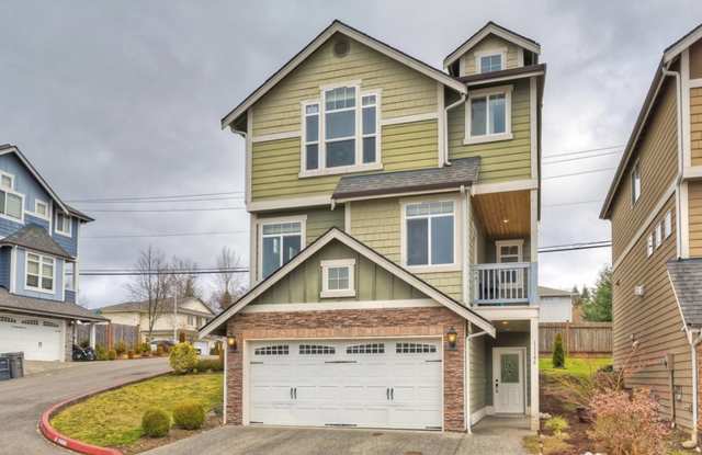 Gorgeous 4 Bedroom Detached Home in a Private Everett Community! - 11146 Paine Field Way, Everett, WA 98204