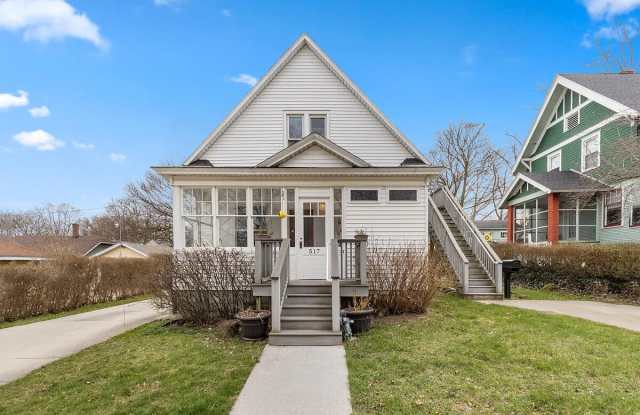 517 College Avenue - 2 photos photos