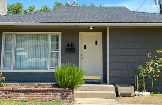 2 Bedroom 1 bath Single Family Home - 46 North 8th Street, Central Point, OR 97502